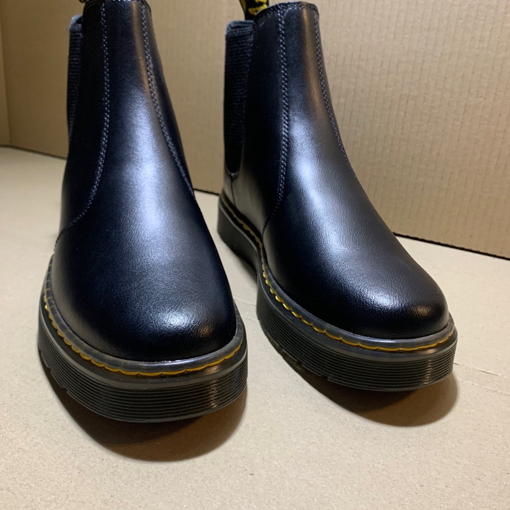 NEW w/o box Dr. Martens black leather ankle boot - Picture 11 of 13